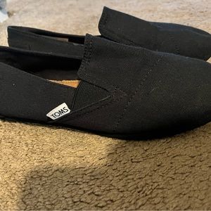 Black TOMS never worn, I just tried them on with a couple outfits.